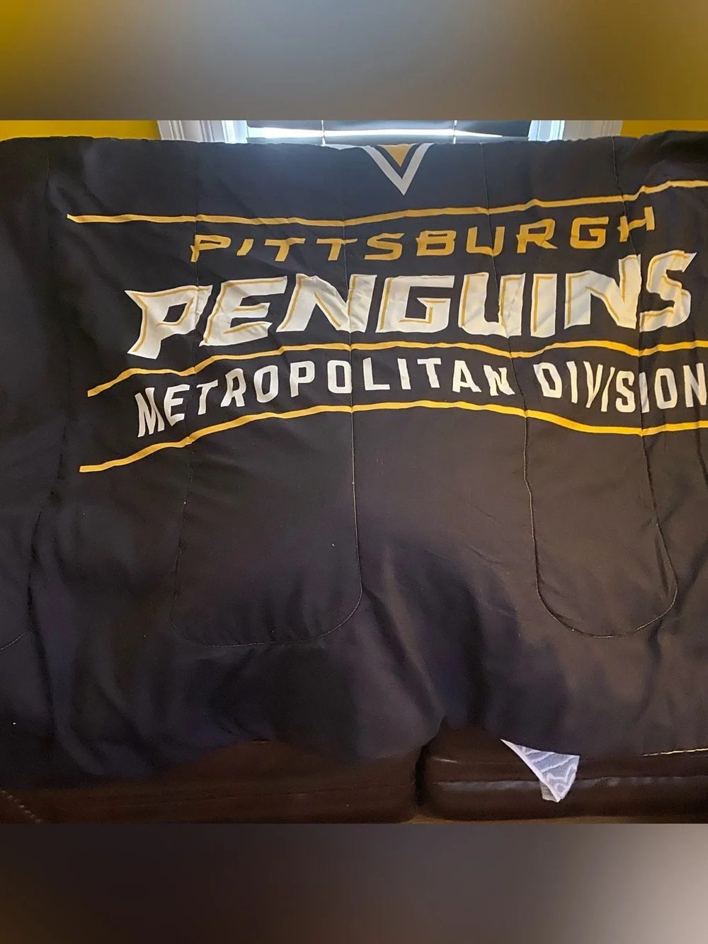 Queen Pittsburgh Penguin comforter and shams